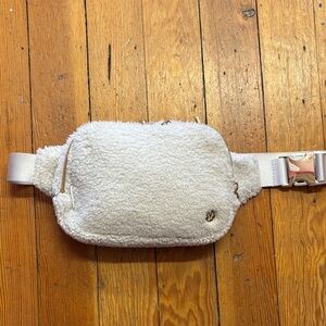 LULULEMON White Sherpa Fanny Pack
